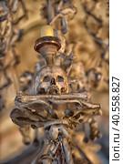 Czech Republic. Skulls and bones in the ossuary in Kutna Hora. Close up detailed view of Sedlec Ossuary, Church of Bones in Kutna Hora, decorated with real human skeleton bones. (2016 год). Редакционное фото, фотограф Анна Кривицкая / Фотобанк Лори