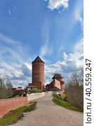 Latvia, Sigulda, 29,04,2016The road to old Turaida castle. Sigulda, Latvia. Редакционное фото, фотограф Анна Кривицкая / Фотобанк Лори