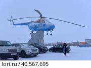 Old helicopter on pedestal in winter (2021 год). Редакционное фото, фотограф Анна Кривицкая / Фотобанк Лори