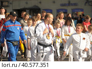 Athletes and Olympic champions at the victory parade in the Great Patriotic War (2012 год). Редакционное фото, фотограф Анна Кривицкая / Фотобанк Лори