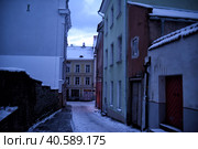 City streets in the center of Tallinn in the early morning in winter (2014 год). Редакционное фото, фотограф Анна Кривицкая / Фотобанк Лори
