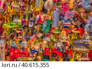 Christmas decoration shop in Graz, Styria, Austria (2018 год). Редакционное фото, фотограф Анна Кривицкая / Фотобанк Лори