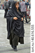 Unidentified Turkish women in traditional Islamic clothing on the streets of the city (2018 год). Редакционное фото, фотограф Анна Кривицкая / Фотобанк Лори