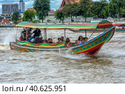 Tourists boats on Chao Phraya river, , Thailand. Bangkok City is nicknamed Asian Venice. (2018 год). Редакционное фото, фотограф Анна Кривицкая / Фотобанк Лори