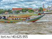 Tourists boats on Chao Phraya river, , Thailand. Bangkok City is nicknamed Asian Venice. (2018 год). Редакционное фото, фотограф Анна Кривицкая / Фотобанк Лори