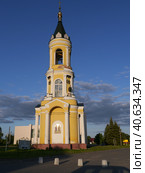 Колокольня разрушенной Богородице-Рожественской церкви, ныне церковь св. Николая в селе Черкутино Владимирской области (2023 год). Редакционное фото, фотограф Максим Гулячик / Фотобанк Лори