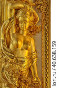 Gold stucco on the walls of the palace (2012 год). Редакционное фото, фотограф Анна Кривицкая / Фотобанк Лори
