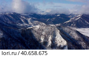 Горный Алтай зимой: Катунский хребет. Вид с воздуха. Altai mountains in winter: Katunsky ridge. Aerial view. Стоковое видео, видеограф Евгений Романов / Фотобанк Лори