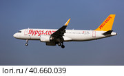 TC-NBZ Pegasus Airbus A320neo landing at Barcelona Airport (2020 год). Редакционное фото, фотограф Яков Филимонов / Фотобанк Лори