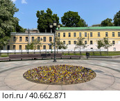 Москва, Хитровская площадь, дом 3. Усадьба Лопухиных -Кирьяковых (2023 год). Стоковое фото, фотограф Овчинникова Ирина / Фотобанк Лори