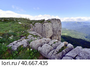 Скалы хребта Нагой-Чук на плато Лаго-Наки, Адыгея. Стоковое фото, фотограф Оглоблин Андрей Николаевич / Фотобанк Лори