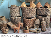 Woven bast shoes and boxes. Стоковое фото, фотограф Анна Кривицкая / Фотобанк Лори