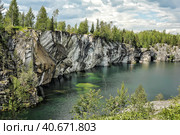 Russia, Ruskeala, 13,06,2014 Marble canyon in the summer. Редакционное фото, фотограф Анна Кривицкая / Фотобанк Лори
