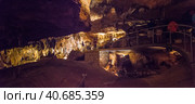 Stalactites and stalagmites in Luray Caverns, Virginia, USA (2016 год). Стоковое фото, фотограф Анна Кривицкая / Фотобанк Лори