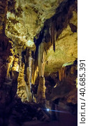 Stalactites and stalagmites in Luray Caverns, Virginia, USA (2016 год). Стоковое фото, фотограф Анна Кривицкая / Фотобанк Лори