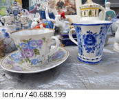 Porcelain cups at the flea market (2019 год). Редакционное фото, фотограф Анна Кривицкая / Фотобанк Лори