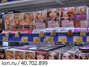 Russia, St. Petersburg 08,03,2014 Hair colors on the shelf in the supermarket. Редакционное фото, фотограф Анна Кривицкая / Фотобанк Лори