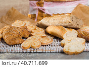 Various bakery products on rattan mat. Стоковое фото, фотограф Яков Филимонов / Фотобанк Лори