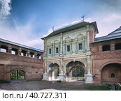 Крутицкое подворье. Вид на Крутицкий терем. Krutitsky farmstead. View of the Krutitsky terem. (2023 год). Редакционное фото, фотограф Сергей Никифоров-Гордеев / Фотобанк Лори