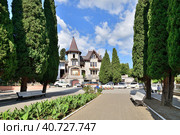Simeiz, Crimea - July 1. 2019. Cypress alley and Old Villa Xenia architectural landmark on Lenin Avenue. Редакционное фото, фотограф Володина Ольга / Фотобанк Лори