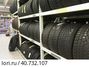 Russia, St. Petersburg 20,12,2014 winter studded tires in the store (2016 год). Редакционное фото, фотограф Анна Кривицкая / Фотобанк Лори