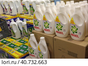 Finland, Imatra 23,12,2016 Washing powders and gels in the supermarket. Редакционное фото, фотограф Анна Кривицкая / Фотобанк Лори