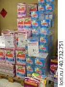 Finland, Imatra 23,12,2016 Washing powders and gels in the supermarket. Редакционное фото, фотограф Анна Кривицкая / Фотобанк Лори