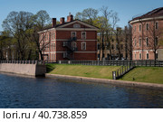 View of a brick building, formerly the commandant's house, on the island of New Holland on the banks of the Moika River on a sunny day, St. Petersburg, Russia. Стоковое фото, фотограф Ula Ulachka / Фотобанк Лори
