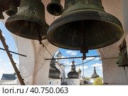 Колокола звонницы Успнского собора Ростовского кремля.  Ростов Великий, Ярославская область, Россия. Золотое кольцо (2023 год). Редакционное фото, фотограф Pukhov K / Фотобанк Лори