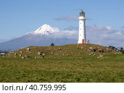 Cape Egmont lighthouse and Mount Taranaki panorama, New Zealand. Стоковое фото, фотограф NataMint / Фотобанк Лори