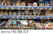 Packages with herring on a shelf in a supermarket (2020 год). Редакционное фото, фотограф Анна Кривицкая / Фотобанк Лори