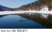 Горный Алтай зимой. Хребет Иолго и река Бия. Вид с воздуха. Altai mountains in winter. Iolgo ridge and Biya River. Aerial view. Стоковое видео, видеограф Евгений Романов / Фотобанк Лори
