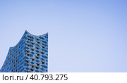 Top shape of Elbphilharmonie on bright blue sky with some lilac sun light colors due to sunset, Hamburg, Germany (2018 год). Стоковое фото, фотограф Igor Tichonow / Фотобанк Лори