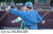 Dance of firemen reenactors with chains in medieval clothes (2022 год). Редакционное видео, видеограф Потийко Сергей / Фотобанк Лори