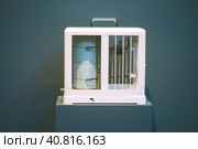 Seismological device for measuring earthquakes. Seismograph records an earthquake on the sheet of measuring paper. Earthquake wave on graph paper. Стоковое фото, фотограф Igor Tichonow / Фотобанк Лори