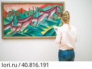 HAMBURG, GERMANY - 9 JULY 2017: Hamburg museum. of art Jung woman admire the painting. Стоковое фото, фотограф Igor Tichonow / Фотобанк Лори
