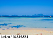Corong corong beach. Seascape with island in ocean. Palm Shadows on the beach. El Nido, Palawan, Philippines (2014 год). Стоковое фото, фотограф Igor Tichonow / Фотобанк Лори