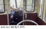 The car driver controls the retro tram car in motion. View from the tram cabin. Moscow Tram Festival in Moscow 08.07.2023. Редакционное видео, видеограф Ярославский Максим / Фотобанк Лори