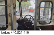 The car driver controls the retro tram car in motion. View from the tram cabin. Moscow Tram Festival in Moscow 08.07.2023. Редакционное видео, видеограф Ярославский Максим / Фотобанк Лори