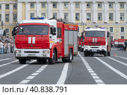 Пожарные автоцистерны АЦ 3,0-40 (Камаз-43253) на параде в честь 220-летия пожарной охраны Санкт-Петербурга (2023 год). Редакционное фото, фотограф Виктор Карасев / Фотобанк Лори