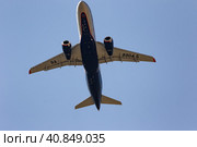 Take-off of the Sukhoi superjet 100-95B flight number RA-89045 of Aeroflot. View from the ground (2020 год). Редакционное фото, фотограф Сергей Сергеев / Фотобанк Лори