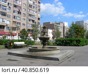 Фонтан в парке. Жулебинский бульвар. Район Выхино-Жулебино. Город Москва (2011 год). Редакционное фото, фотограф lana1501 / Фотобанк Лори