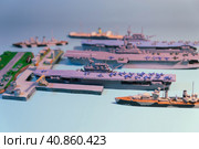 Творчество для детей и взрослых, собранные масштабные модели кораблей, авианосец  в порту, хобби для вас. Стоковое фото, фотограф Андрей Цыганков / Фотобанк Лори