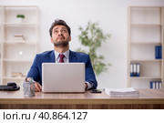Young male employee working in the office. Стоковое фото, фотограф Elnur / Фотобанк Лори
