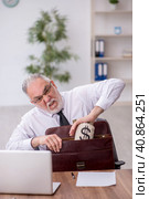 Old male employee in remuneration concept. Стоковое фото, фотограф Elnur / Фотобанк Лори