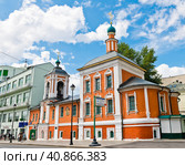 Храм Николая Чудотворца в Клённиках (или в Блинниках). Летний день. Улица Маросейка, дом 5. Москва (2023 год). Редакционное фото, фотограф E. O. / Фотобанк Лори