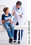 Young male doctor examining boy in the clinic. Стоковое фото, фотограф Elnur / Фотобанк Лори