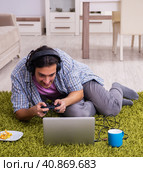 Young male student playing computer games at home. Стоковое фото, фотограф Elnur / Фотобанк Лори