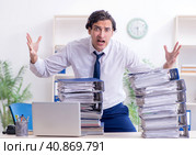 Young male employee unhappy with excessive work. Стоковое фото, фотограф Elnur / Фотобанк Лори