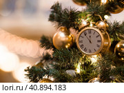 Countdown to midnight. The hours of the last moments before the New Year. The hands of the clock at five minutes to 12. Beautiful background for New year or Christmas 2024. (2023 год). Стоковое фото, фотограф Photojuli / Фотобанк Лори